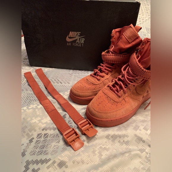 Nike Boots - Picture 6 of 10